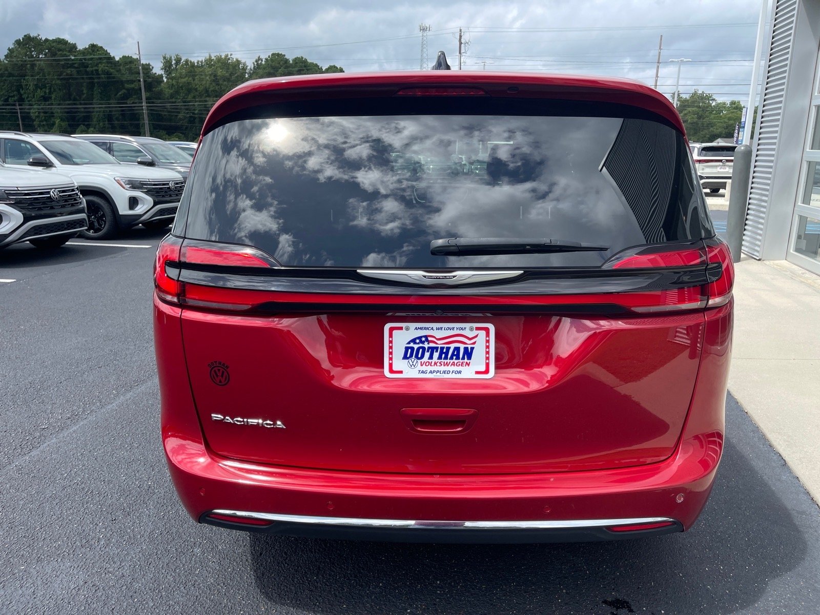 Used 2025 Red Hot Pearl Coat Chrysler Select image 13