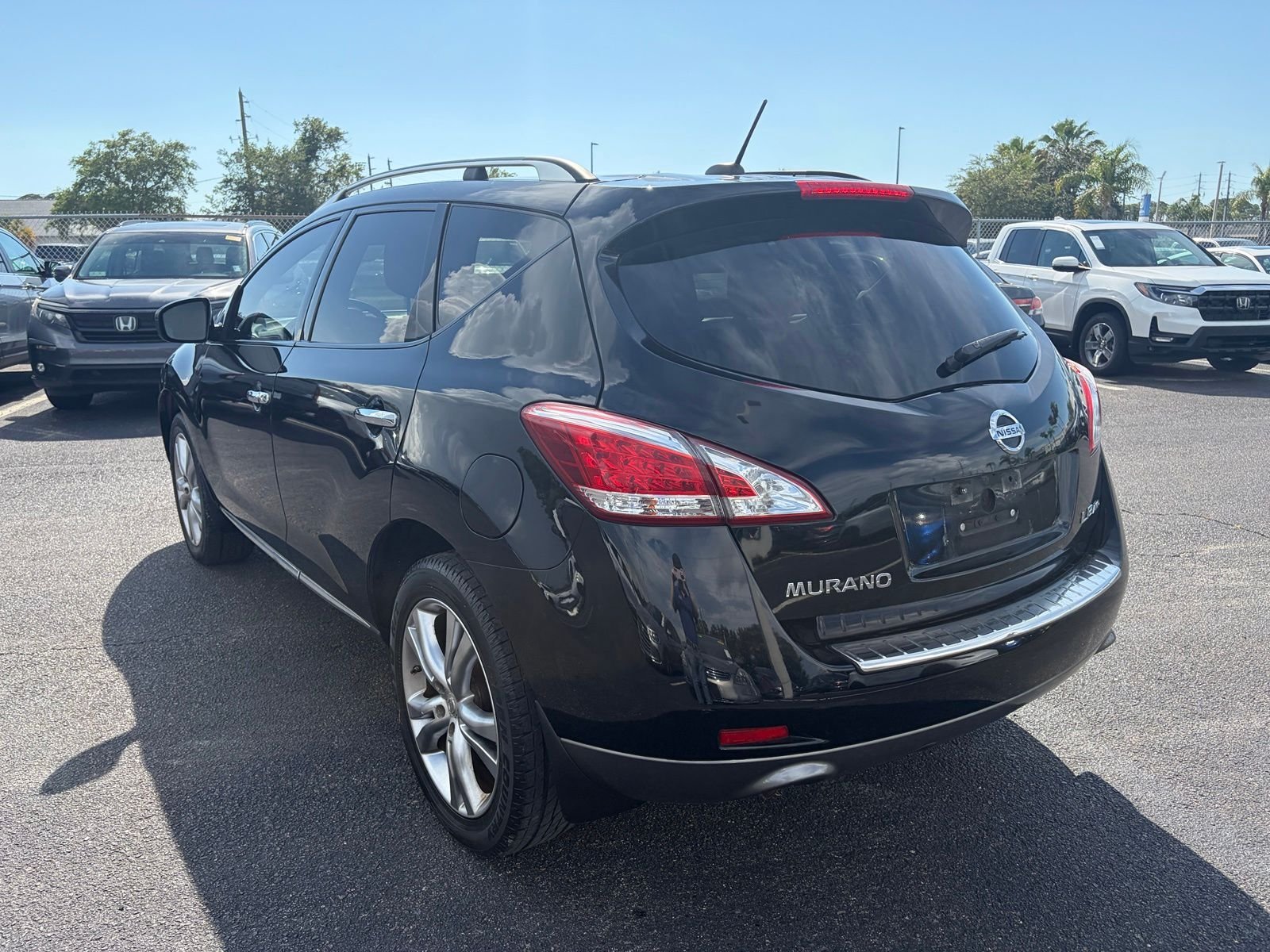 Used 2011 Black Nissan LE image 5