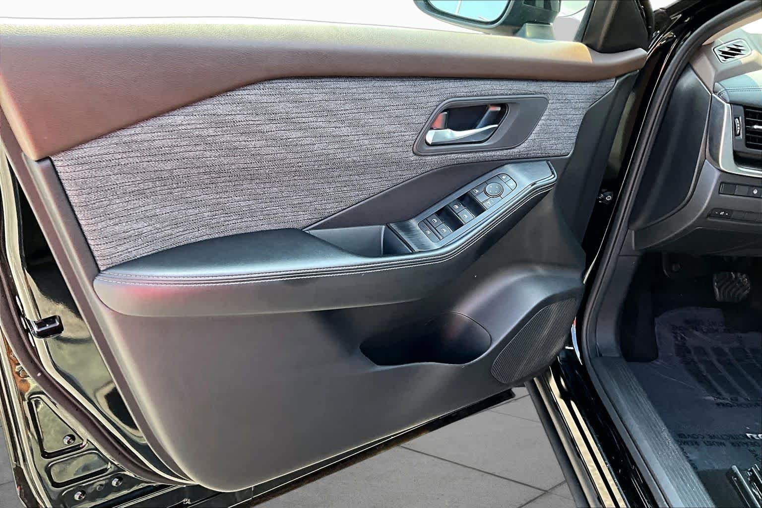 Used 2023 Super Black Nissan SV image 20