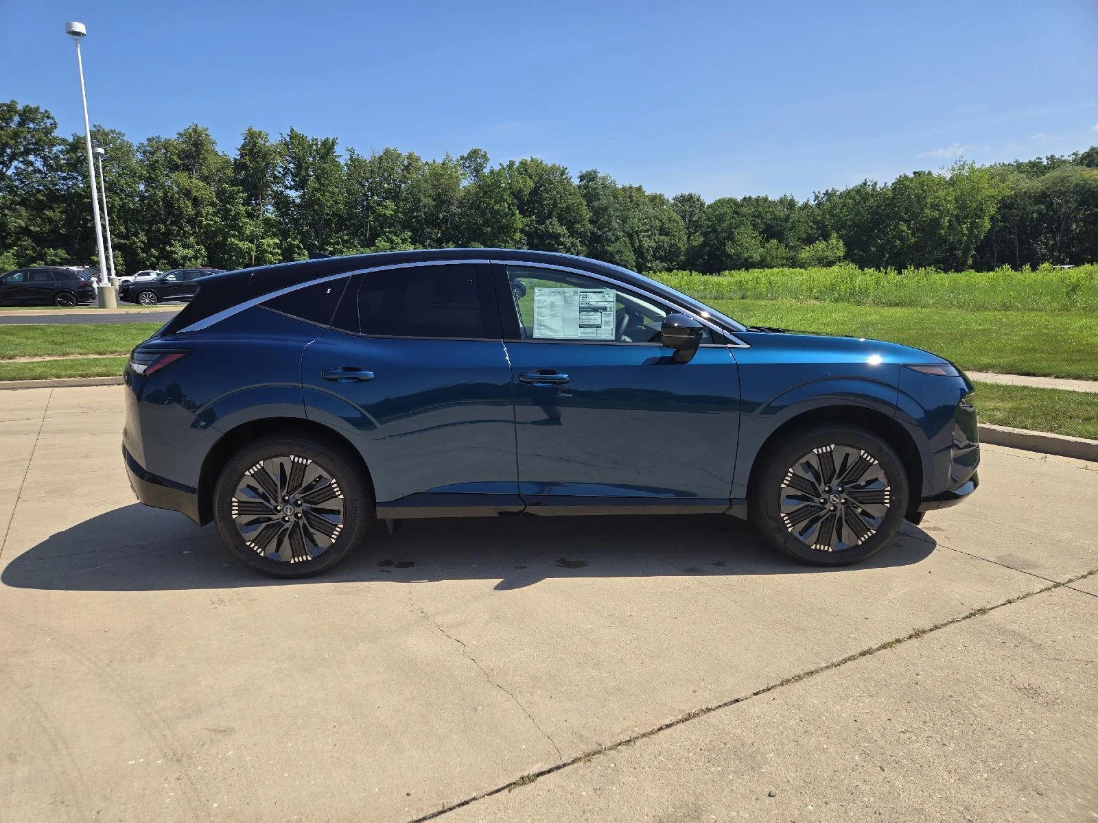 New 2026 Aurora Blue Pearl Metallic/Super Black Nissan Platinum image 2