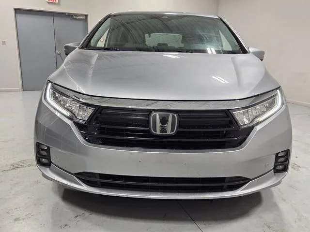 Used 2023  Honda Touring image 2