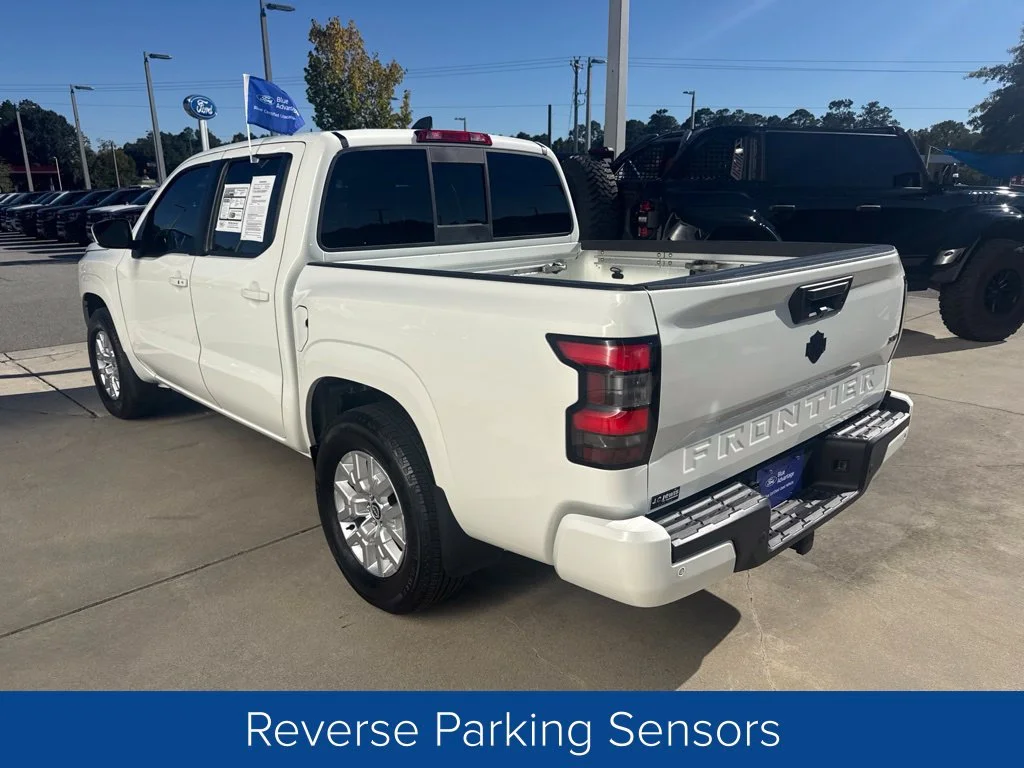 Used 2022 Glacier White Nissan SV image 4