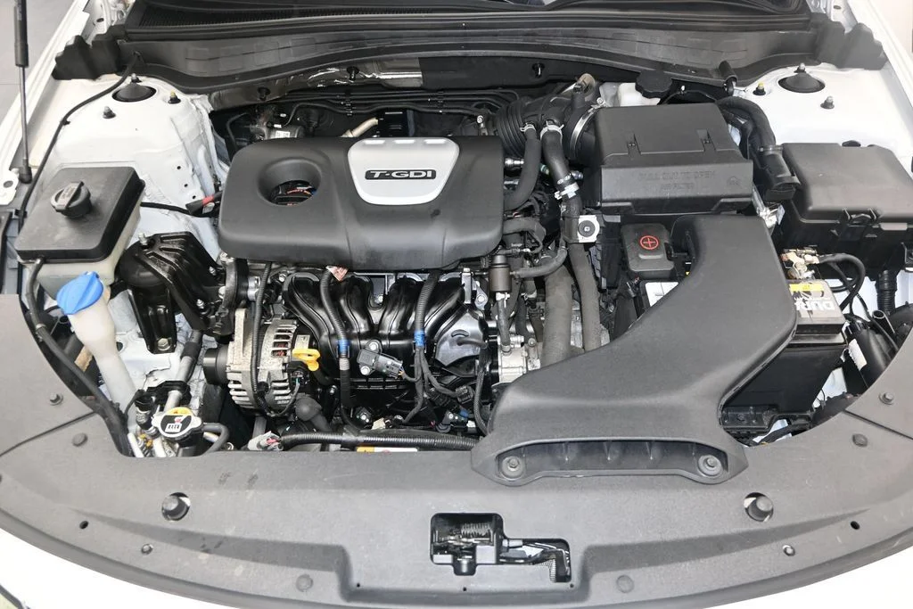 Used 2019 White Kia EX image 28
