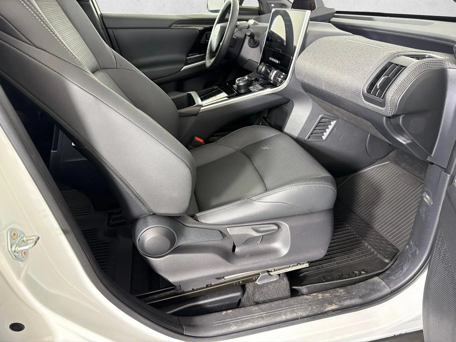 Used 2024 White Toyota XLE image 28