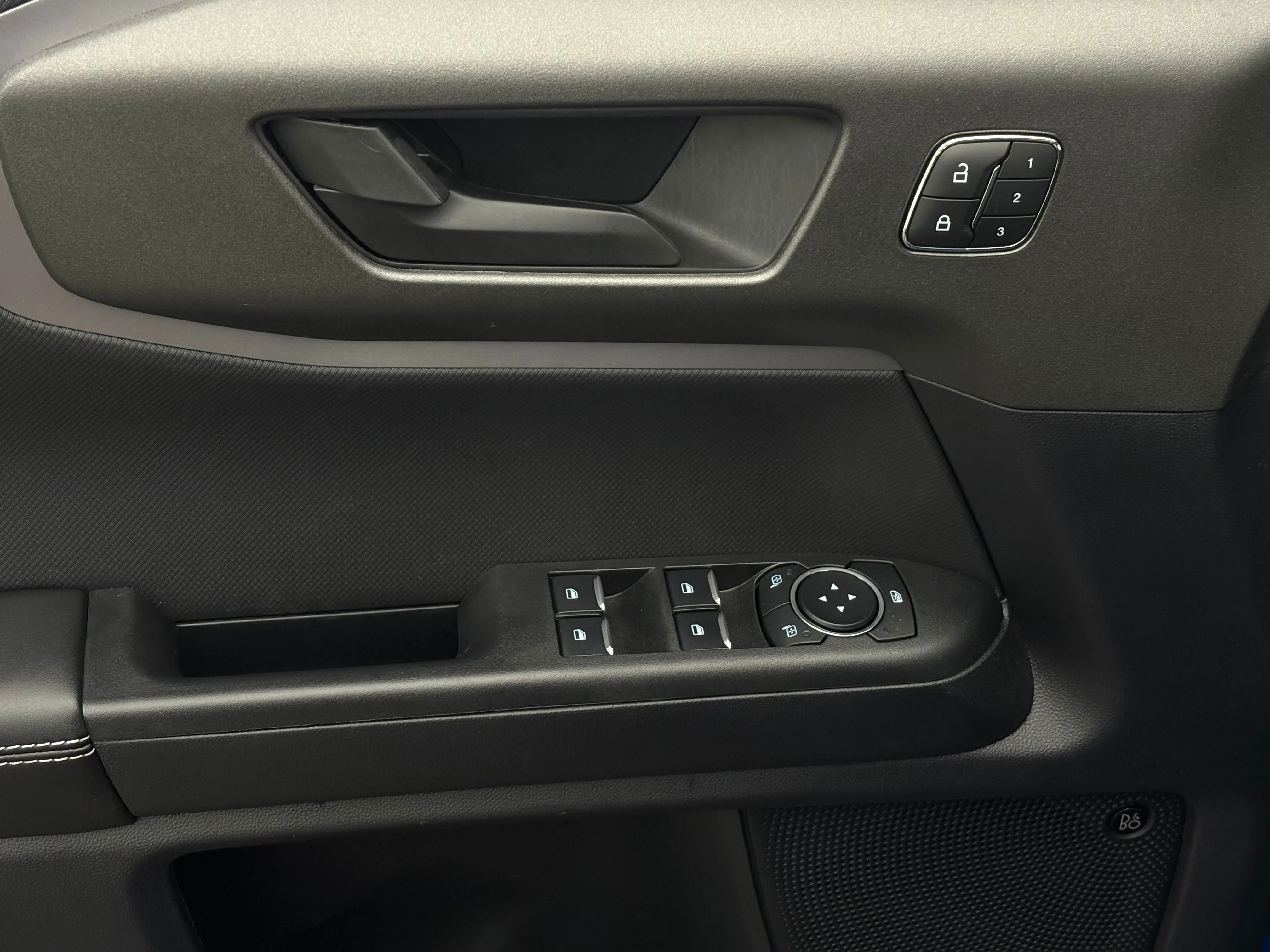 Used 2025 Blue Metallic Ford Outer Banks image 18