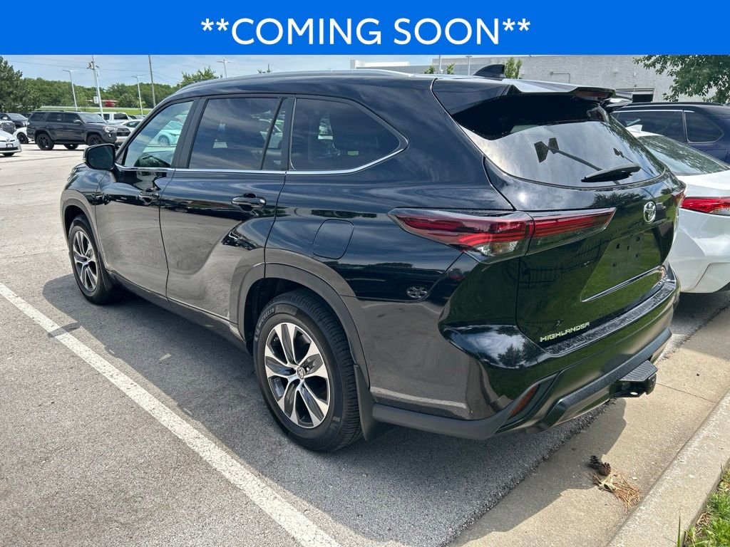 Used 2024 Black Toyota XLE image 4