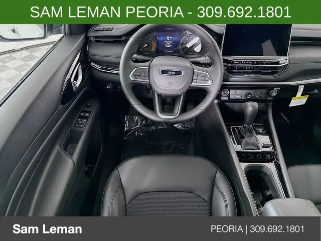 New 2026 White Jeep Latitude image 18