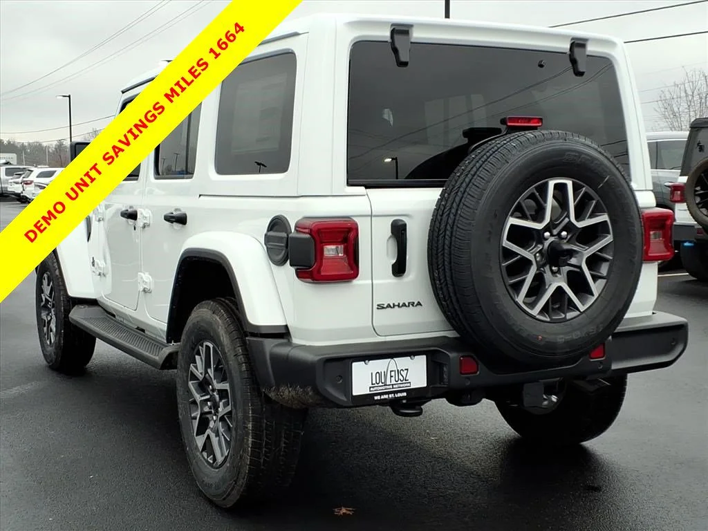 New 2026 Bright White Clear-Coat Exterior Paint Jeep Sahara image 4