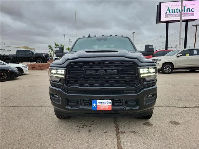 Used 2024 Diamond Black Crystal Pearlcoat RAM Limited 4x4 Crew Cab 6.3 ft. box 149.5 in. WB SRW image 7