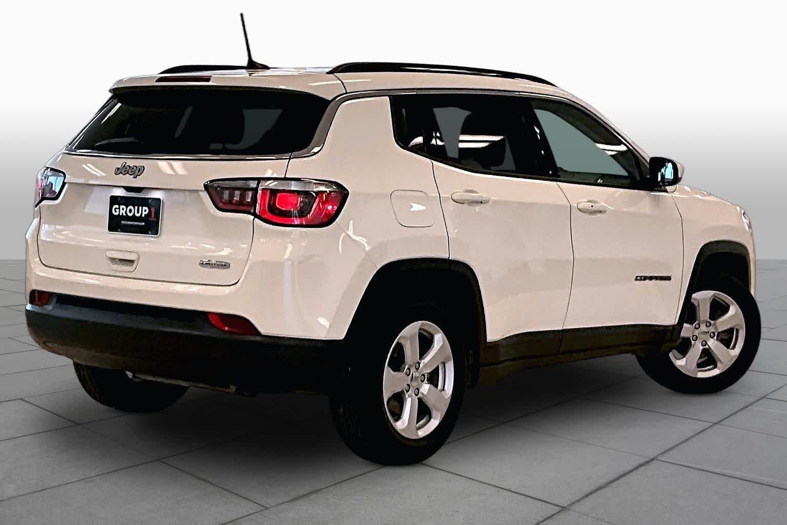 Used 2020 White Clearcoat Jeep Latitude image 11