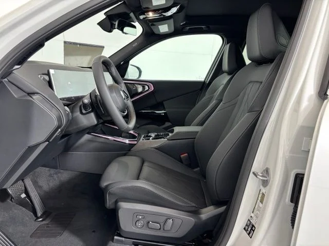 New 2026 Mineral White Metallic BMW 30 xDrive image 10