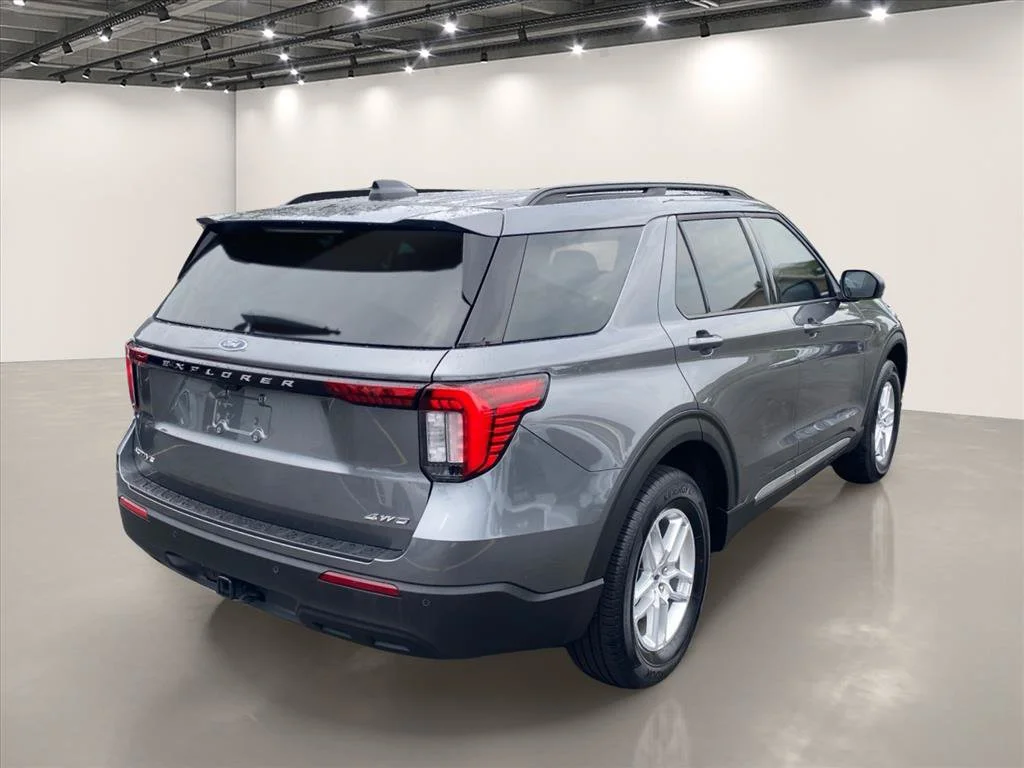 Used 2025 Gray Metallic Ford Active image 7