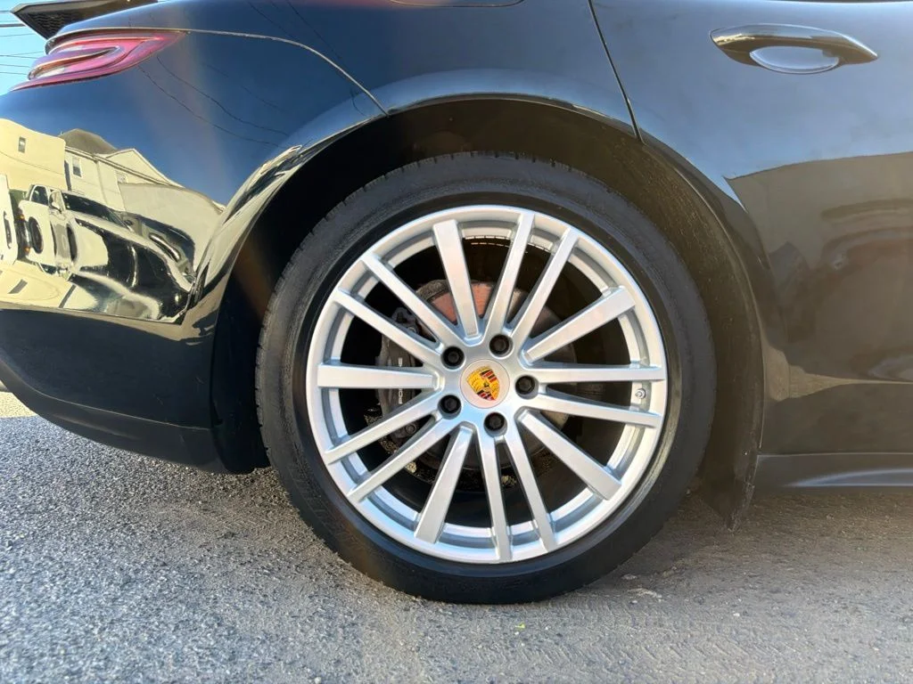 Used 2018 Black Porsche Base image 12