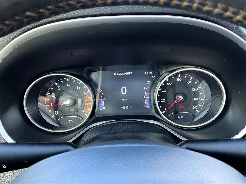 Certified Used 2019 Silver Jeep Limited image 16