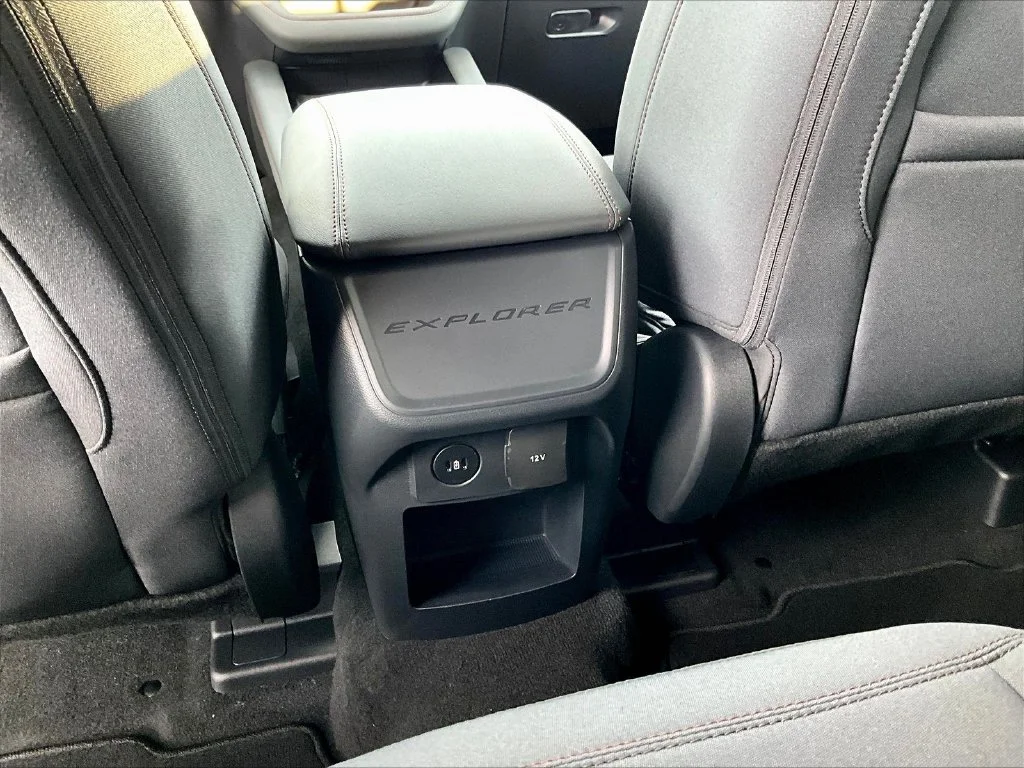 New 2027 Vapor Blue Metallic Ford Active image 18