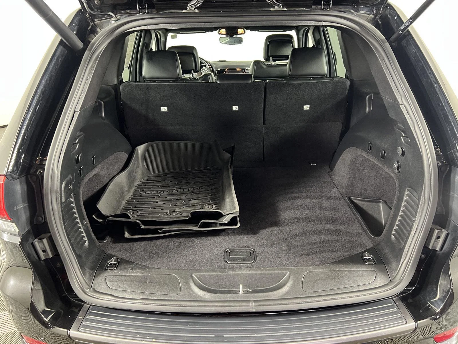 Used 2020 Diamond Black Crystal Pearlcoat Jeep Limited X image 25