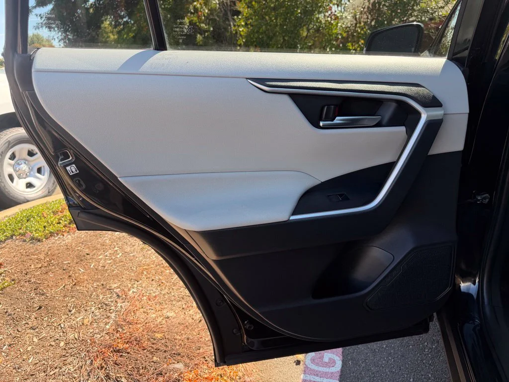 Used 2019 Midnight Black Metallic Toyota XLE Premium image 31