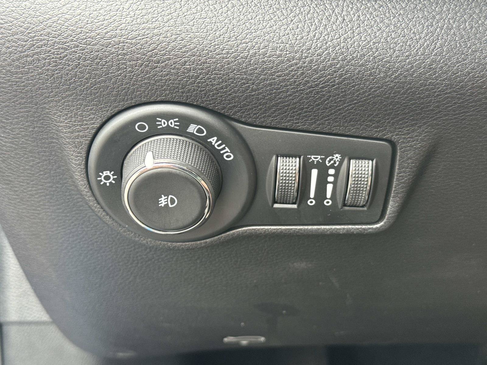 Used 2024 Blue Jeep Latitude image 21