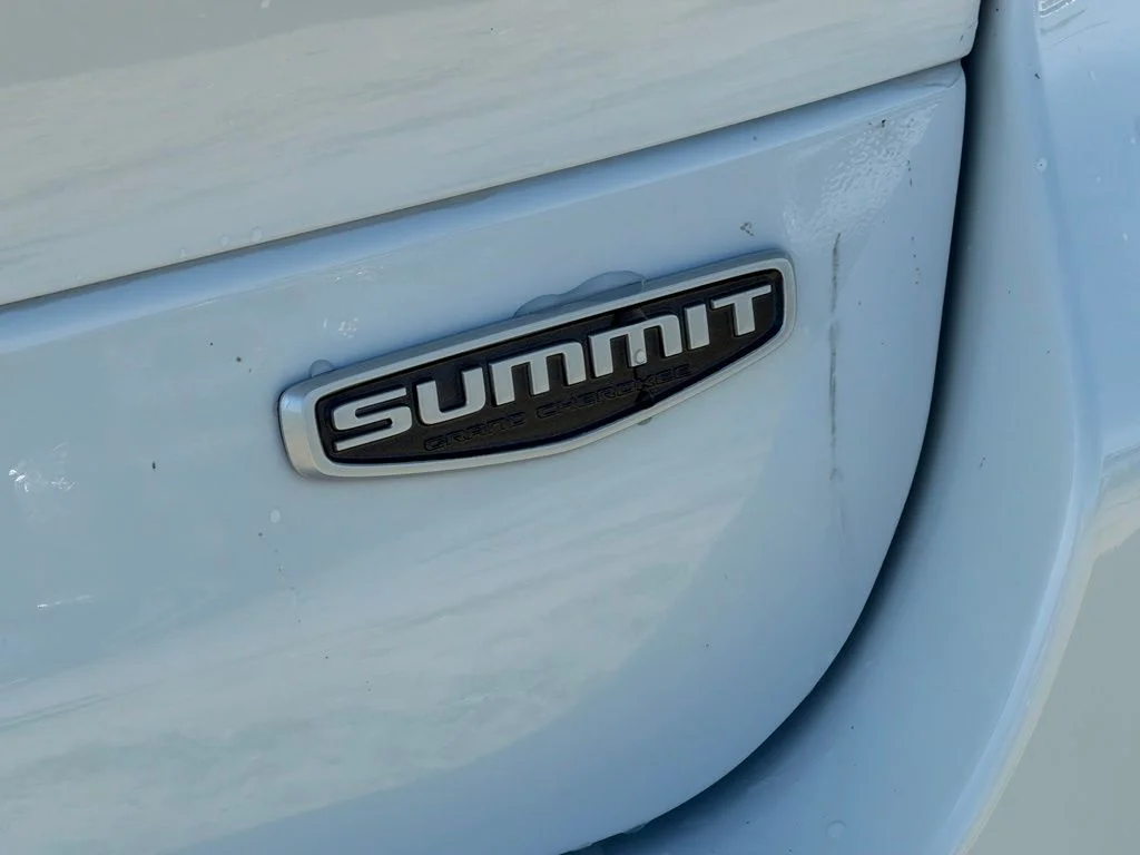 New 2027 Bright White Clear-Coat Paint Jeep Summit image 38