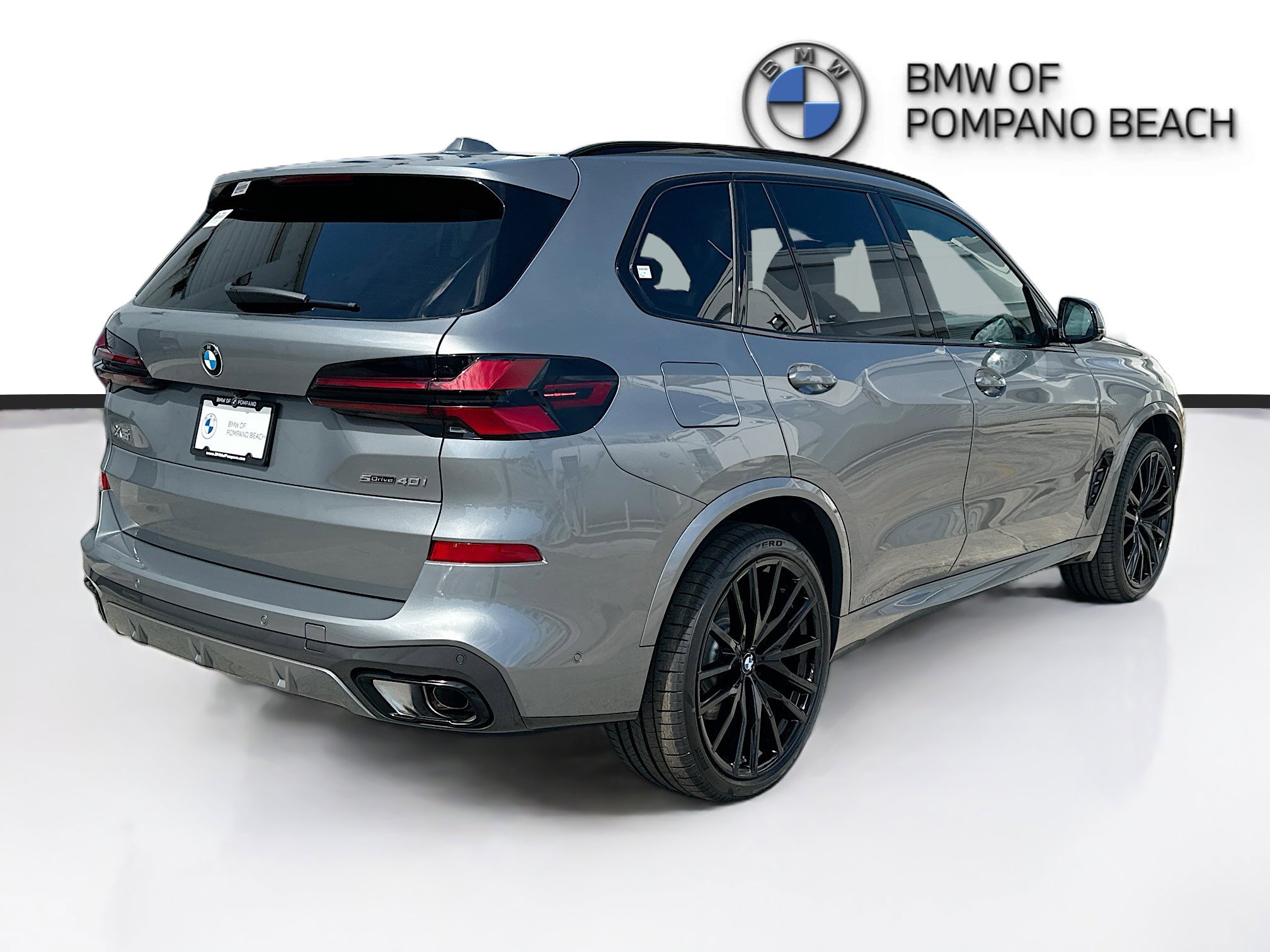 New 2026 Skyscraper Grey Metallic BMW sDrive40i image 6