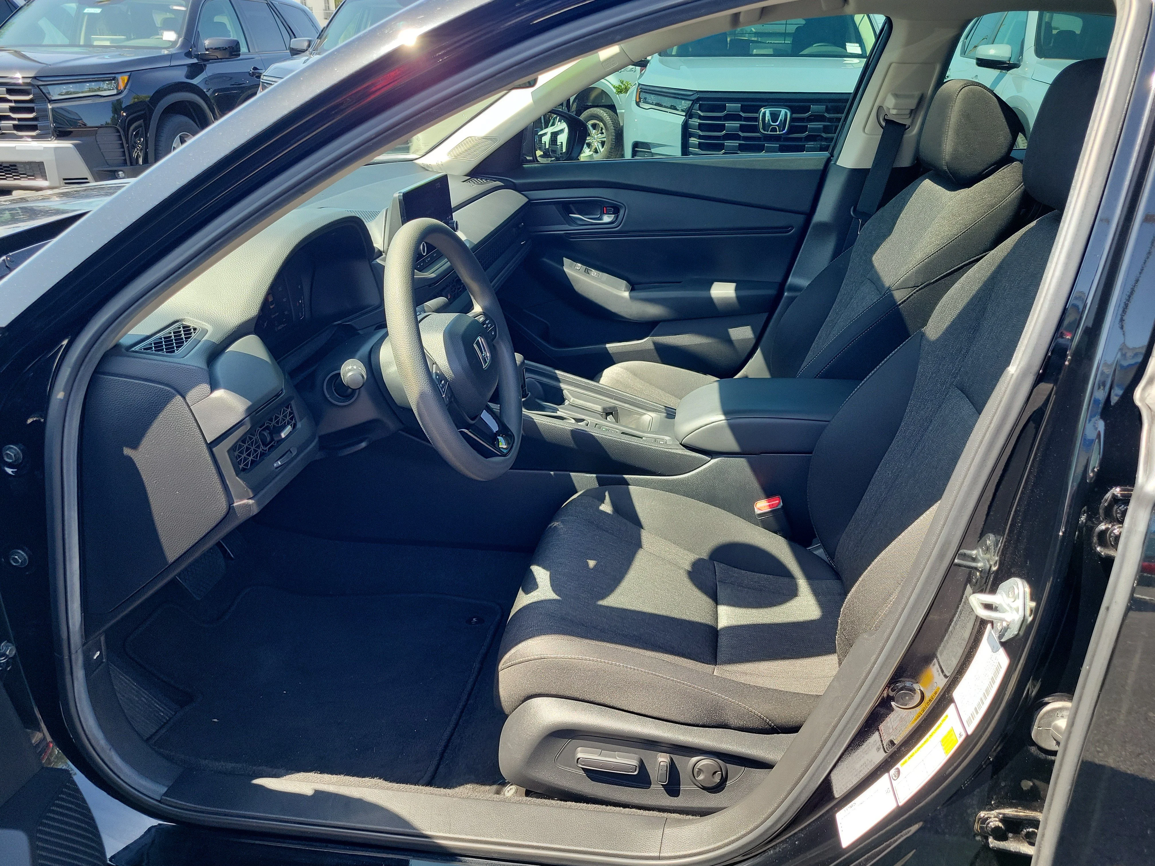 Used 2025 Black Honda SE image 15