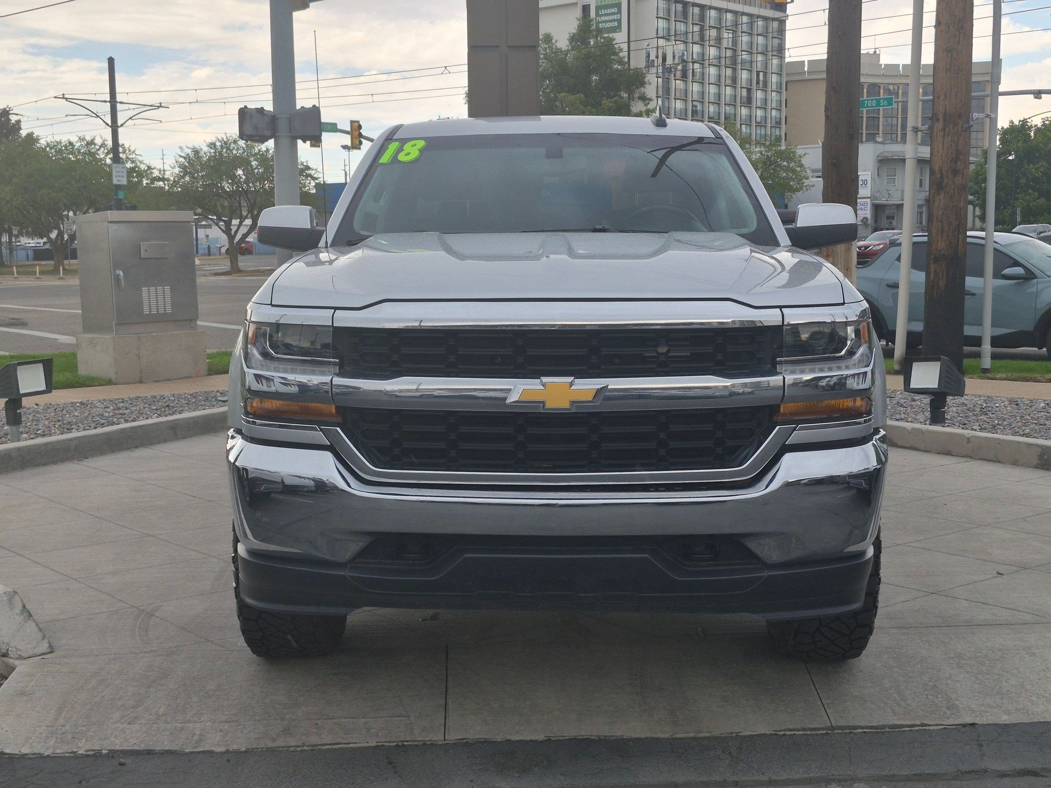 Used 2018 Silver Chevrolet LT image 9