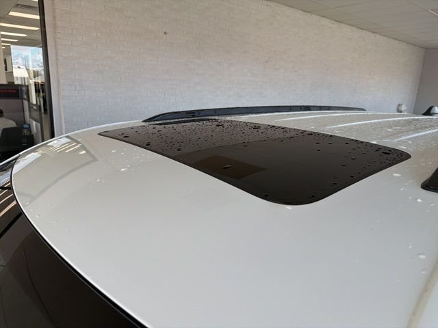 New 2026 Bright White Clear-Coat Exterior Paint Jeep Altitude image 8