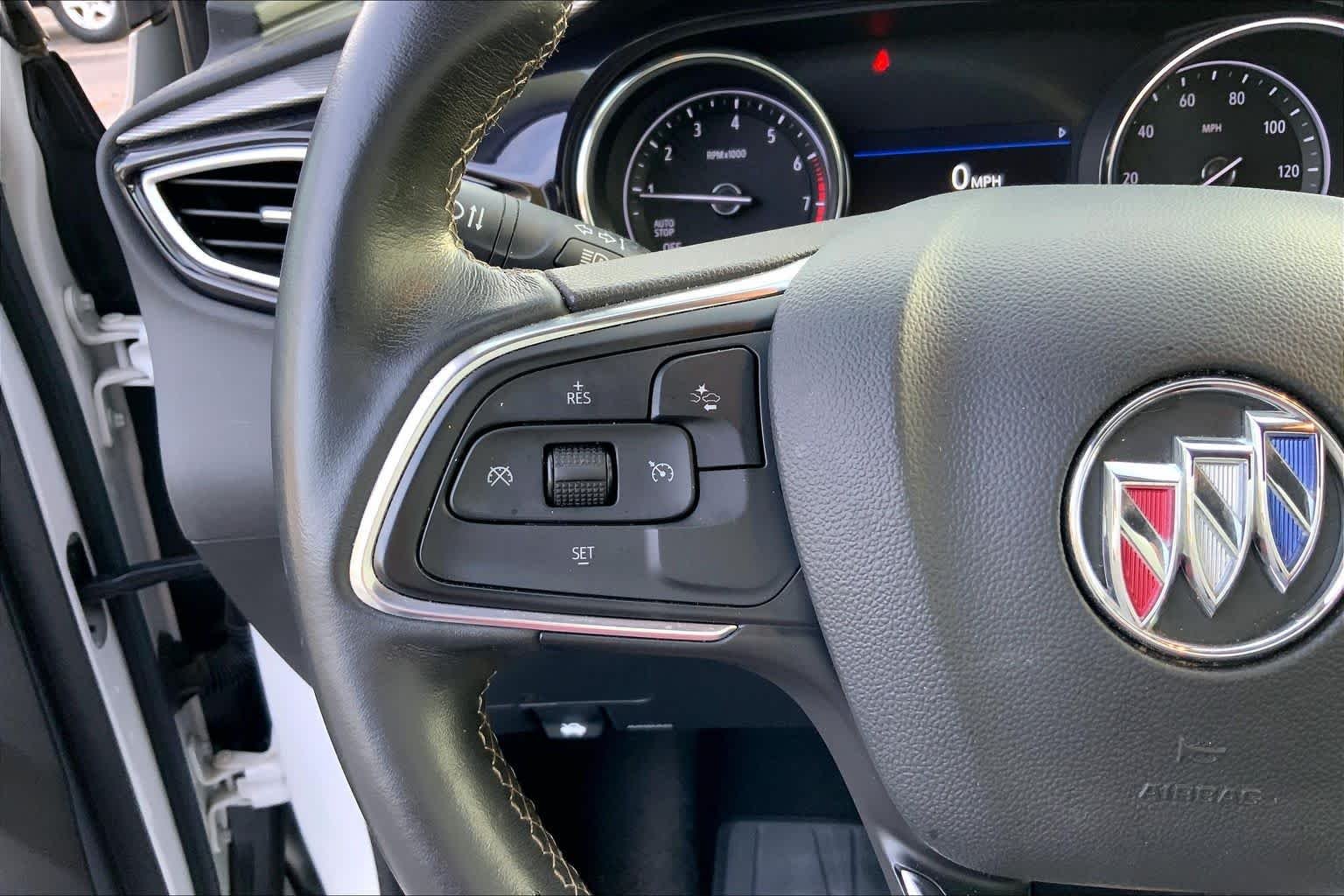Used 2022 White Frost Tricoat Buick Select image 23