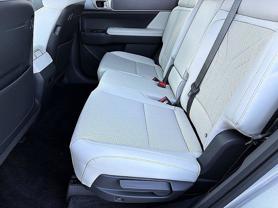 Used 2026 Shimmering Silver Hyundai SEL image 7