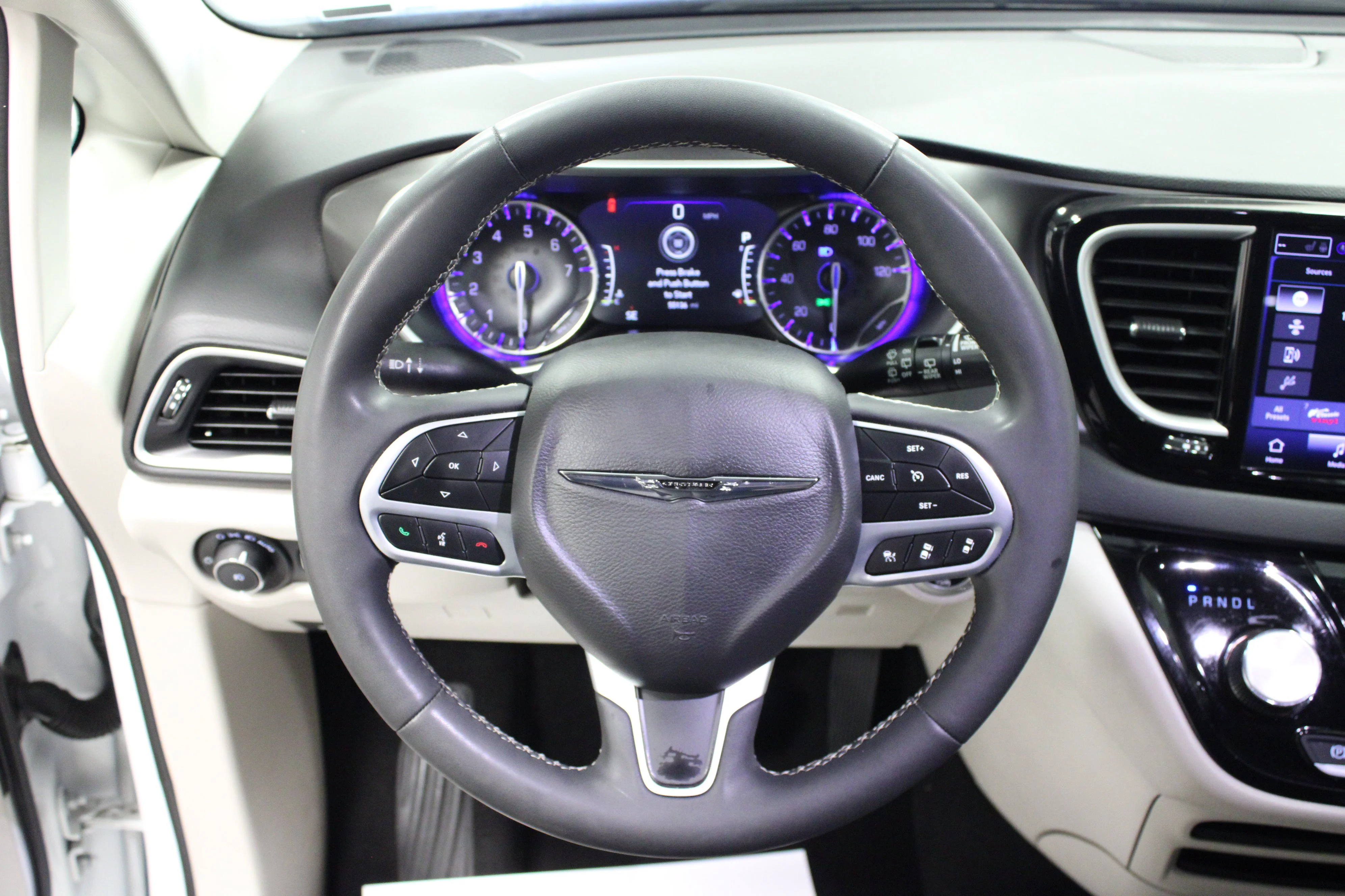 Used 2024 Bright White Clearcoat Chrysler Touring L image 18
