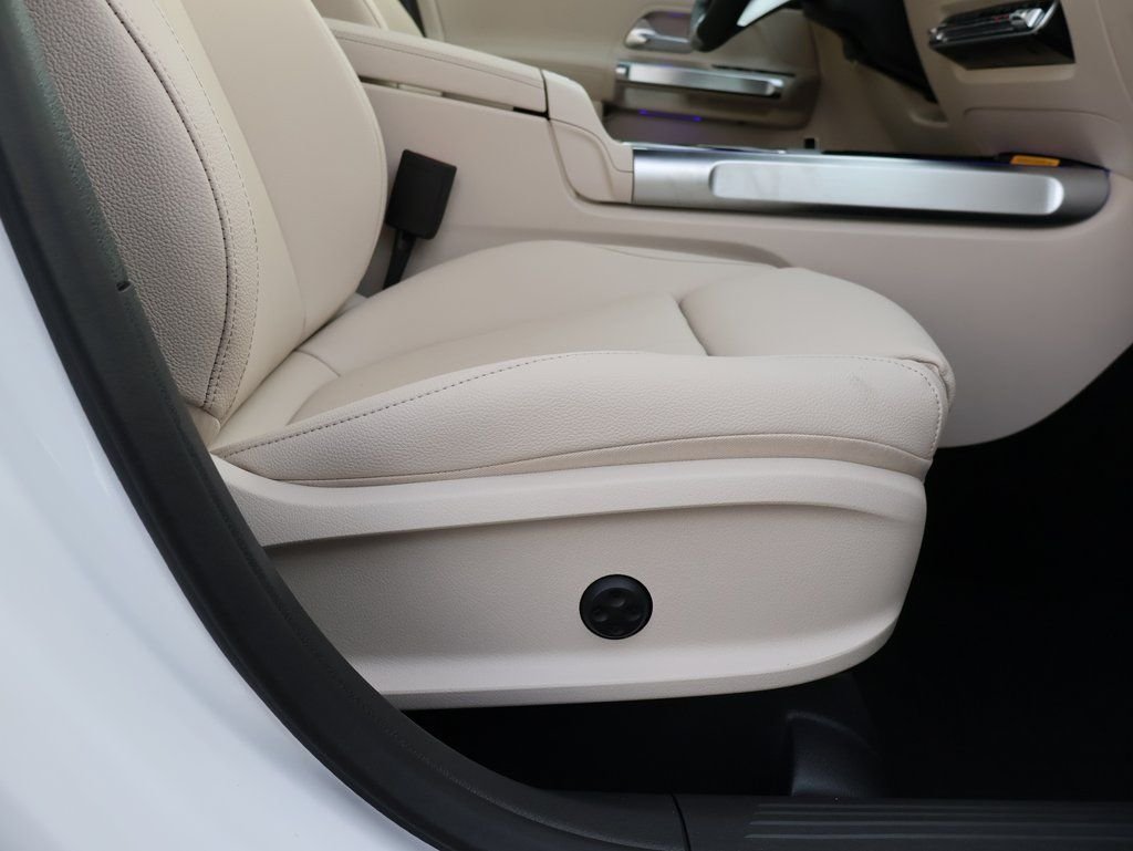 New 2026 Polar White Mercedes-Benz GLB 250 image 12
