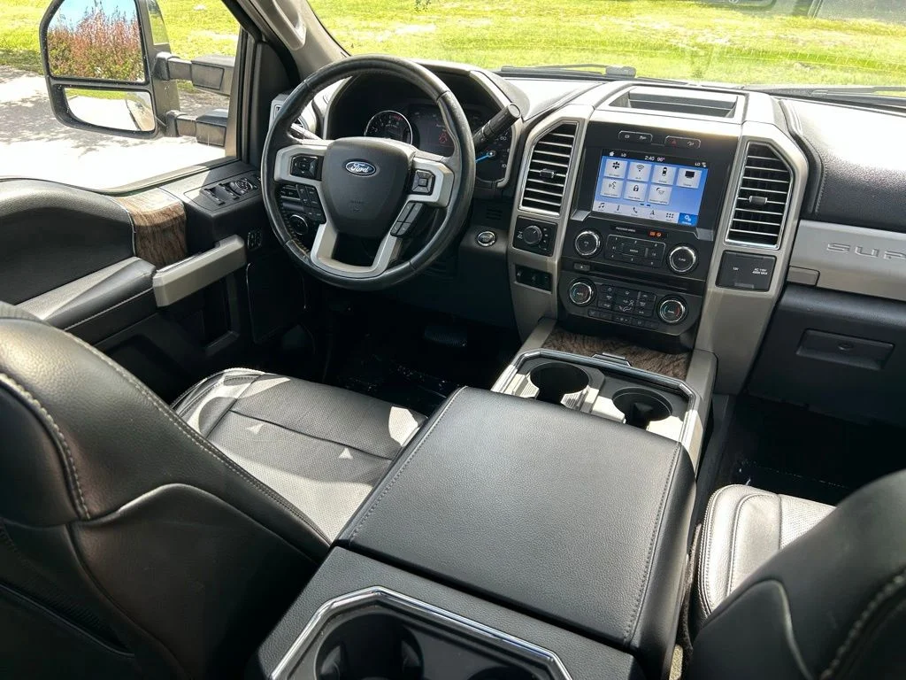 Used 2017 White Gold Metallic Ford Lariat image 9