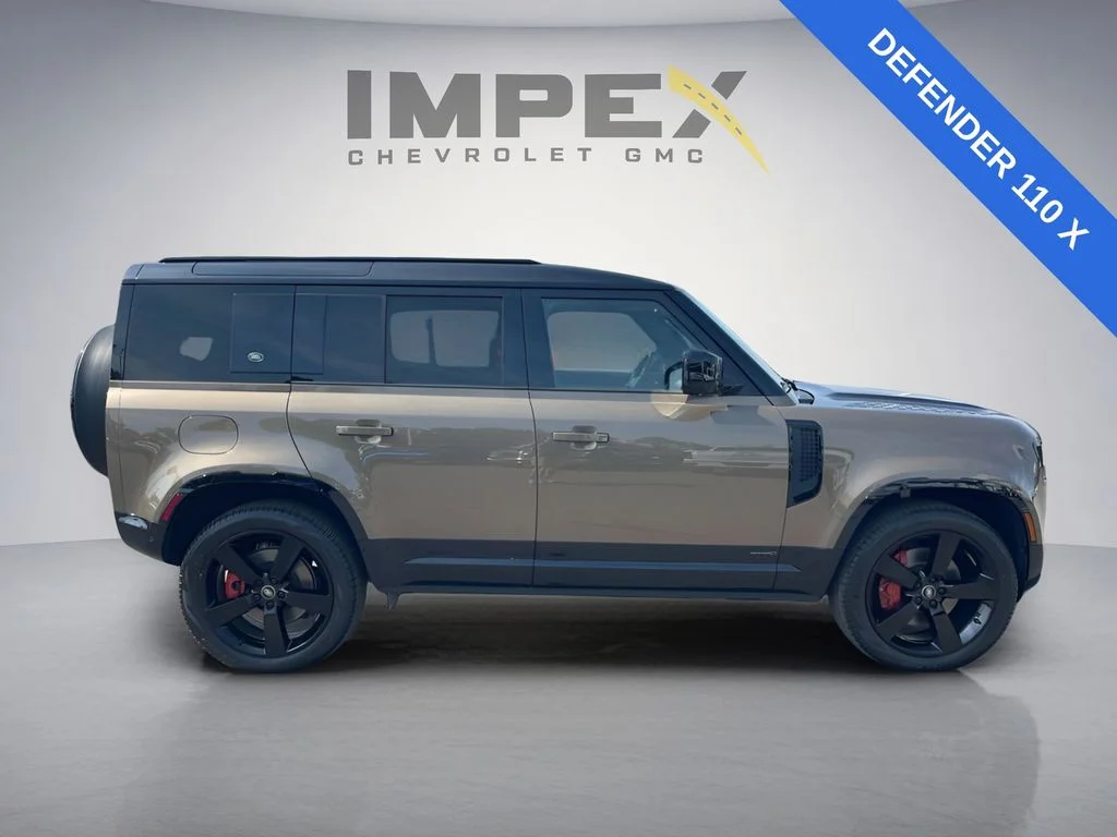 Used 2024  Land Rover X image 14