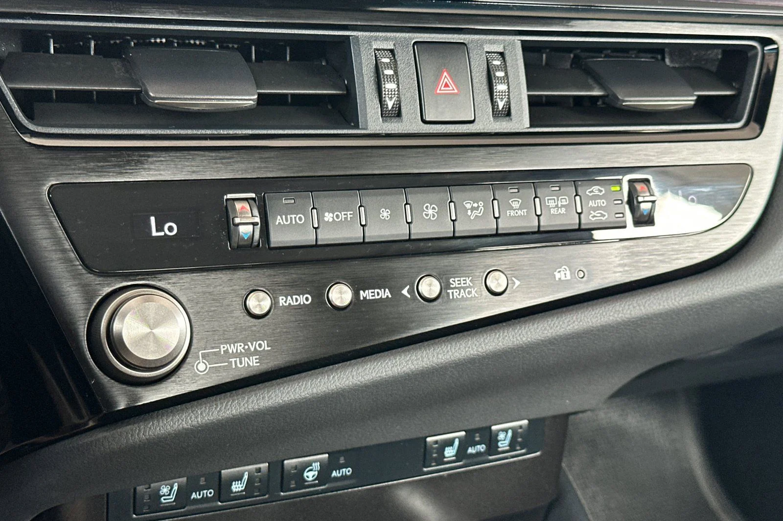 Used 2025 White Pearl Lexus 300h image 16