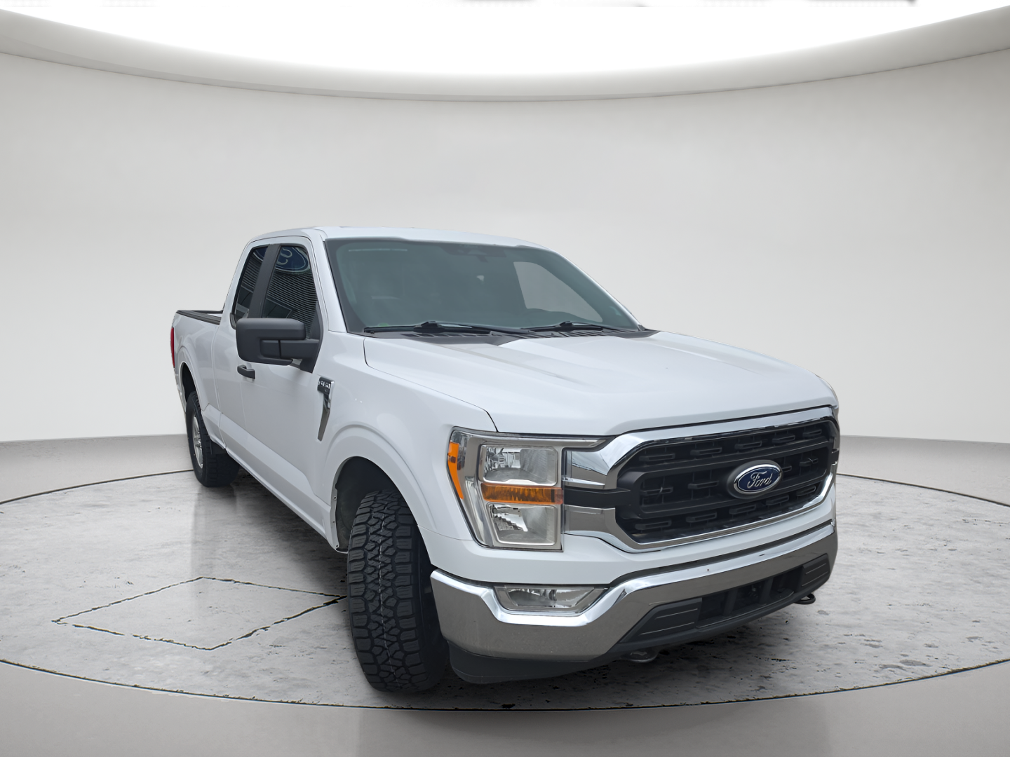 Used 2022 Oxford White Ford XLT image 2