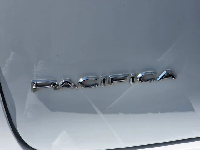 Used 2019 White Chrysler Touring Plus image 34