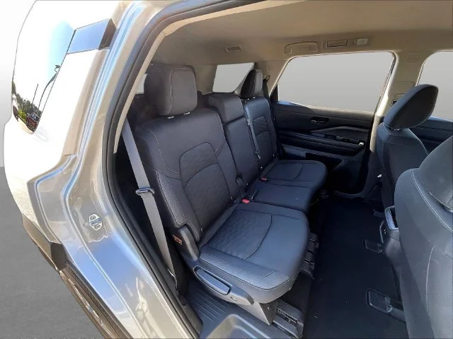 Used 2025 Silver Nissan S image 26