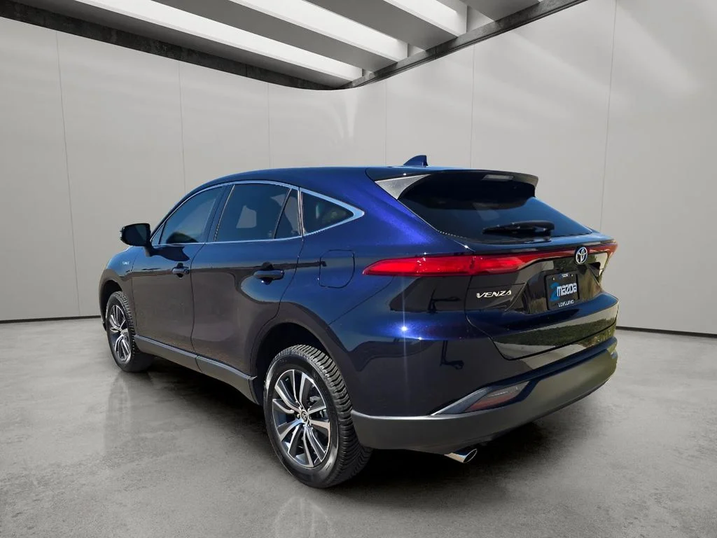 Used 2021 Blueprint Toyota LE image 3