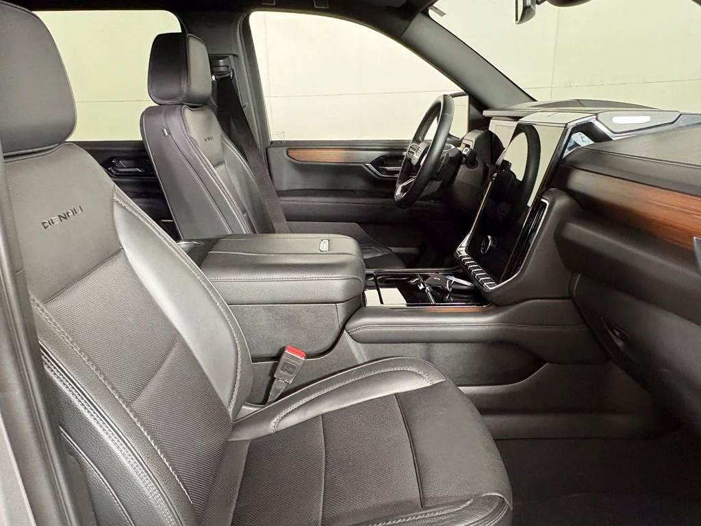 Used 2025 Silver GMC Denali image 17