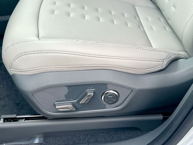 New 2026 Ivory Silver Kia Wind AWD image 20