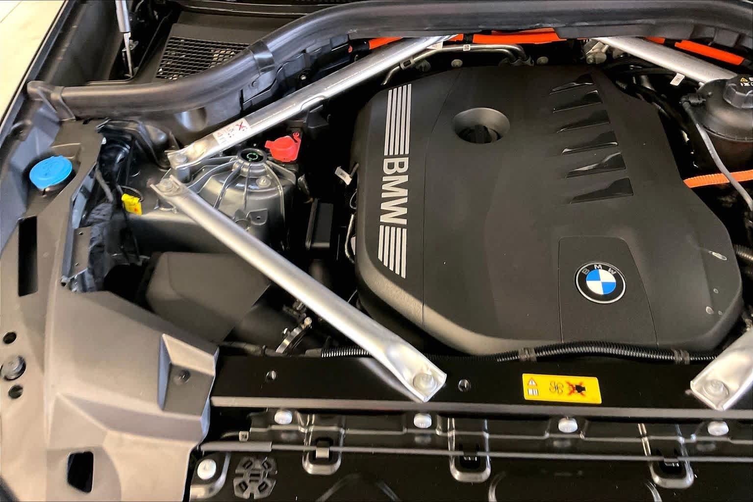 New 2026 Skyscraper Grey Metallic BMW xDrive50e image 17