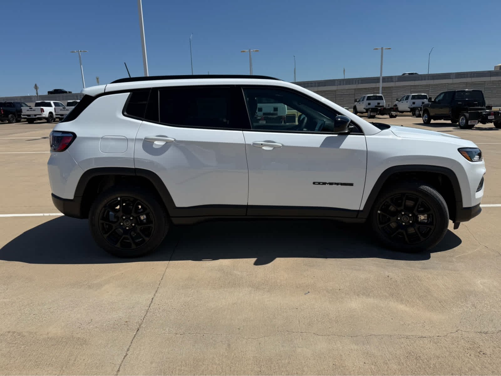 New 2026 Bright White Clearcoat Jeep Latitude Altitude image 5