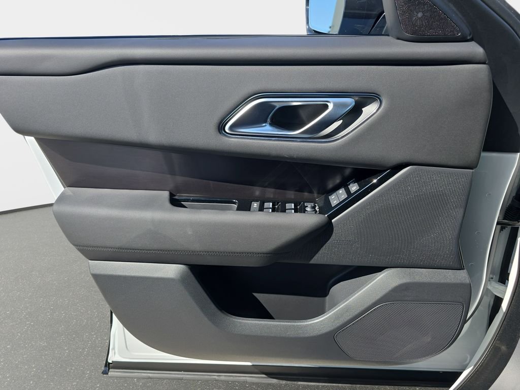 New 2026 Fuji White Land Rover Dynamic SE image 27