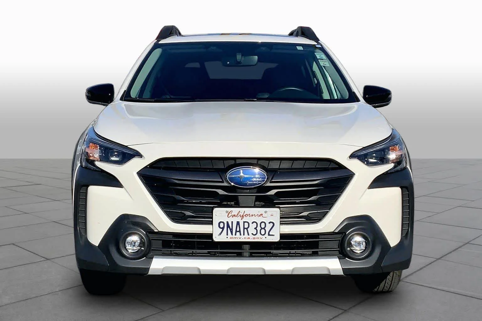 Used 2024 Crystal White Pearl Subaru Limited image 3