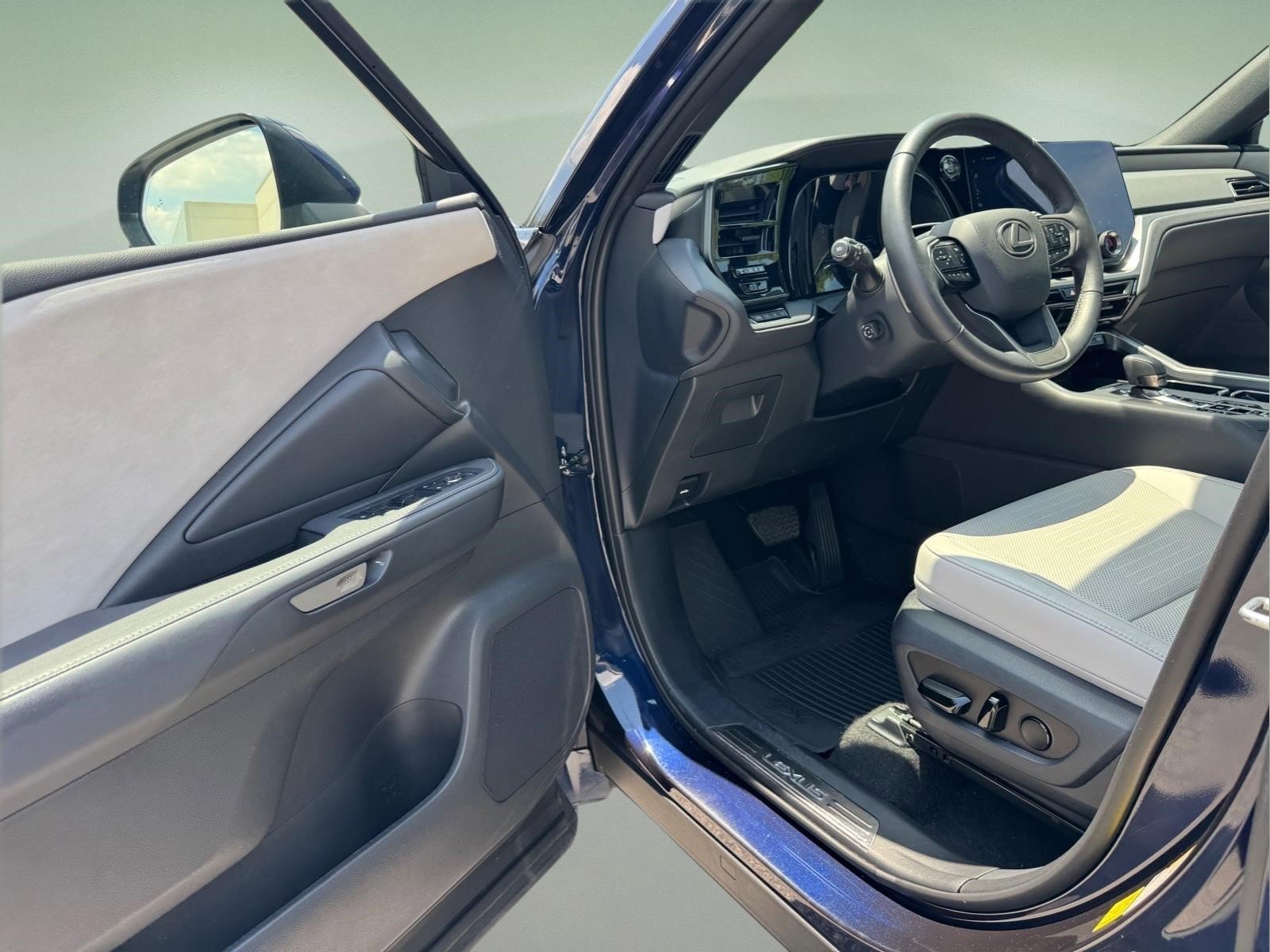 Used 2025 Mica Lexus TX 350 Premium image 18