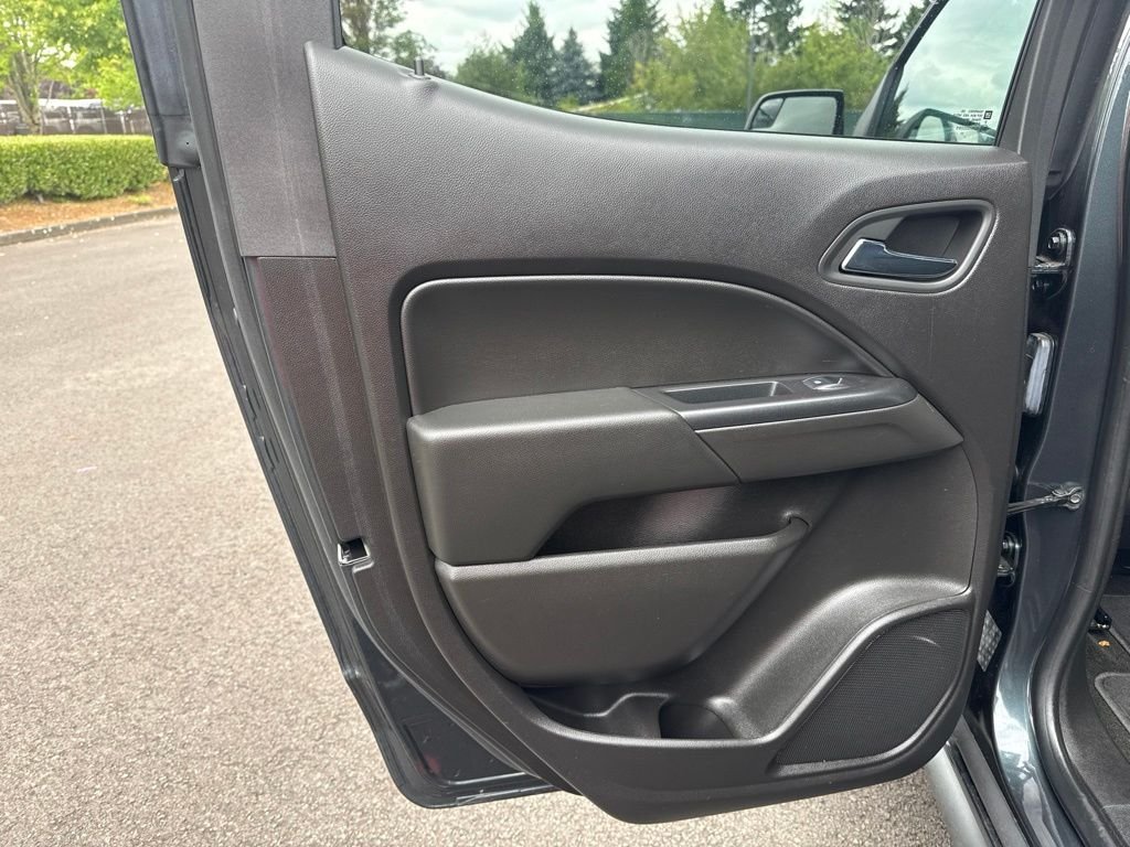 Used 2018 Graphite Metallic Chevrolet LT image 18