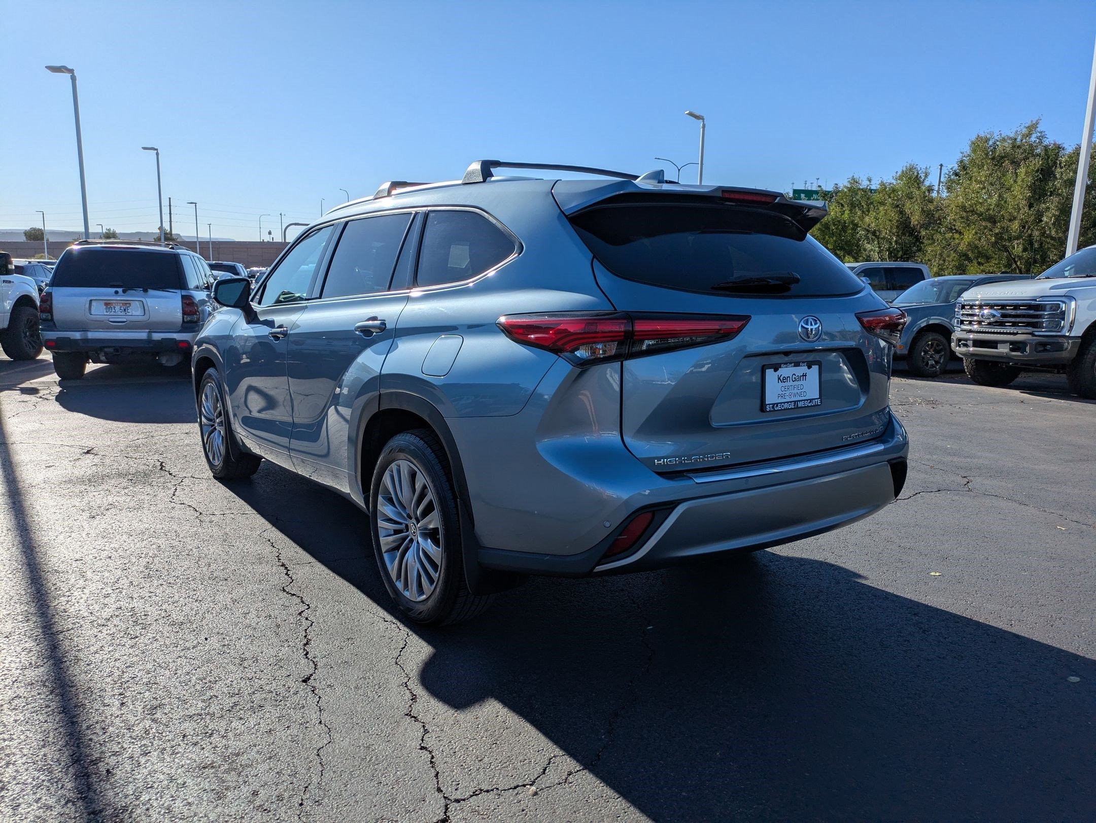 Used 2022 Moon Dust Toyota Platinum image 5