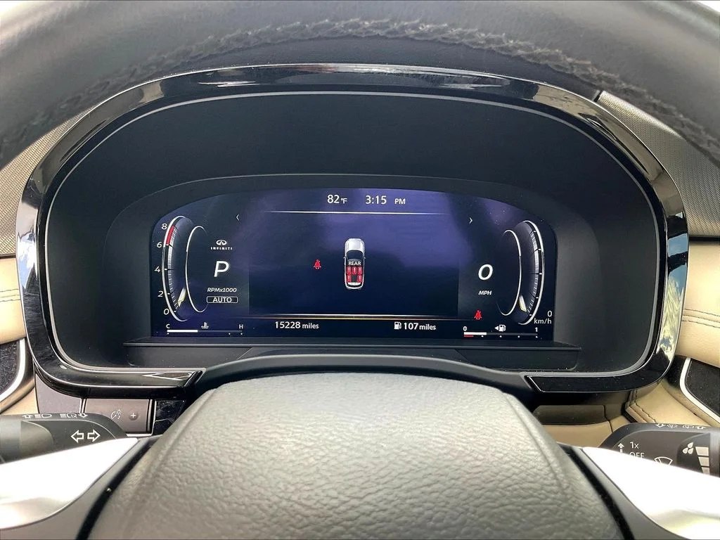 Used 2025 Black INFINITI LUXE image 15