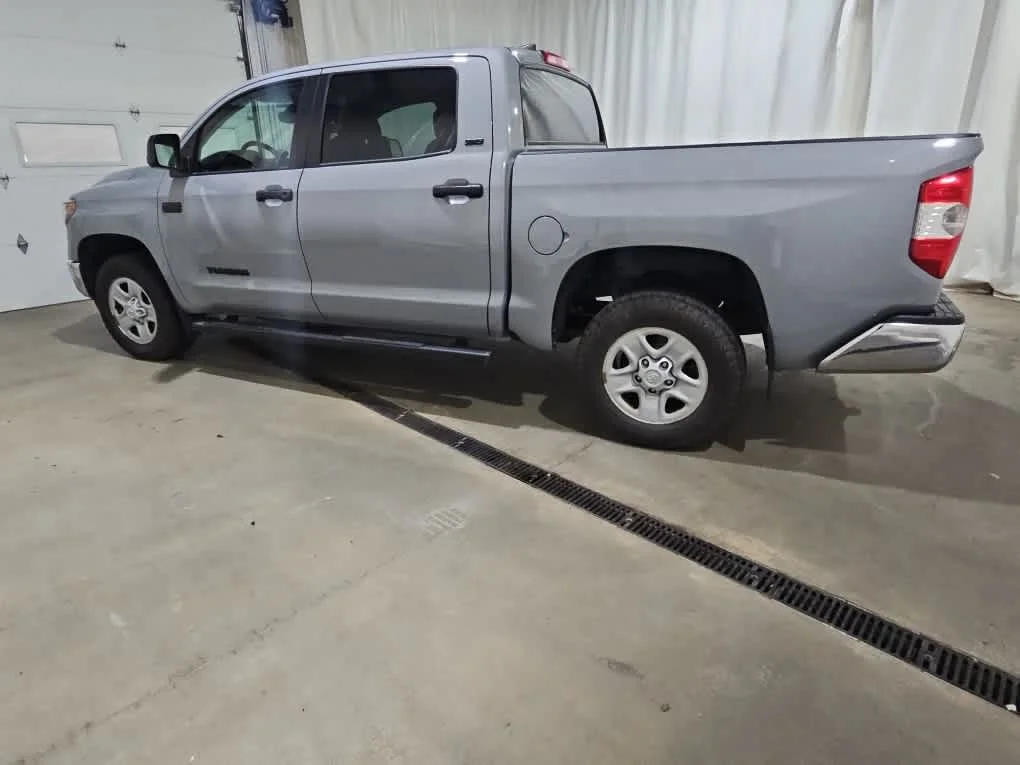 Used 2021 Cement Toyota SR5 image 3