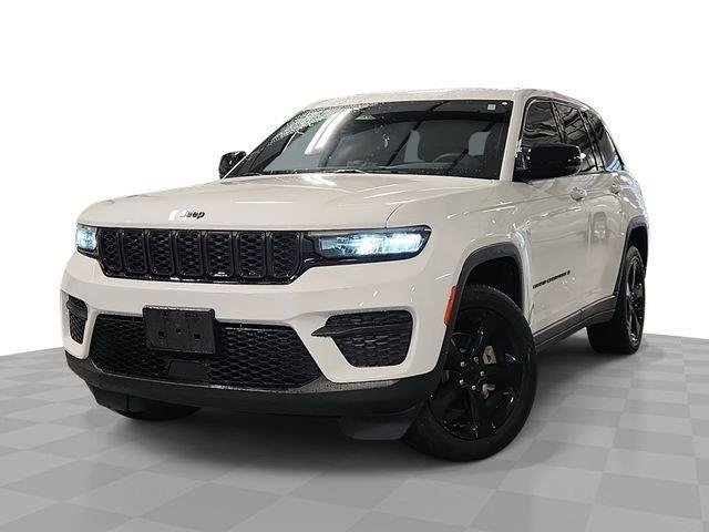 Used 2023 White Jeep Altitude image 1